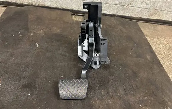Porsche Macan (95B) Brake pedal 95B723031C