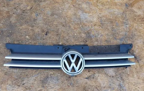 Volkswagen Golf IV Front bumper upper radiator grill ddddd