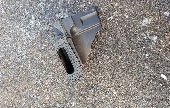 Peugeot 3008 II Intake resonator 9815787680