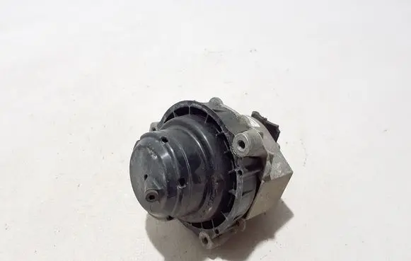 Engine mount bracket