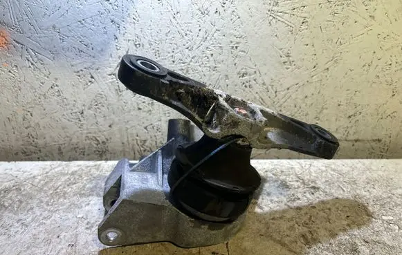 Volvo V40 Engine mounting bracket 31359638