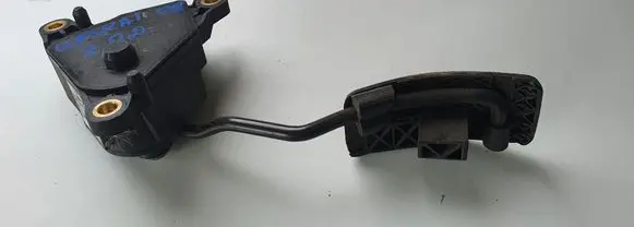 Nissan Qashqai Accelerator throttle pedal