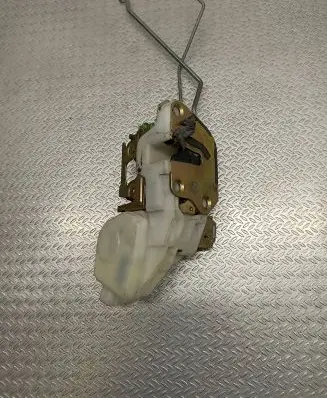 Mitsubishi Pajero Front door lock 02604B