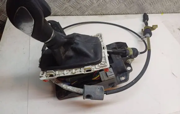 Ford Fusion II Gear selector/shifter in gearbox 0807204 DG9P7K004