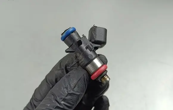 Jeep Grand Cherokee WL Fuel injector 05281427AA
