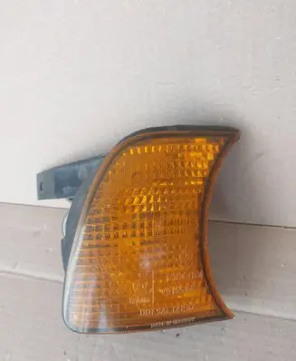 BMW 5 E34 Front indicator light 1384034 155042 SAE12P87