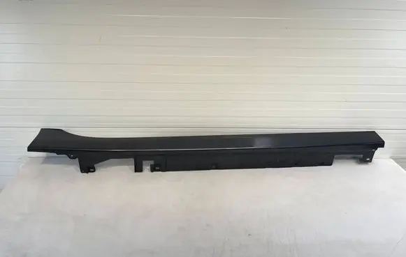 BMW 1 F40 Front sill (body part) 51777461382