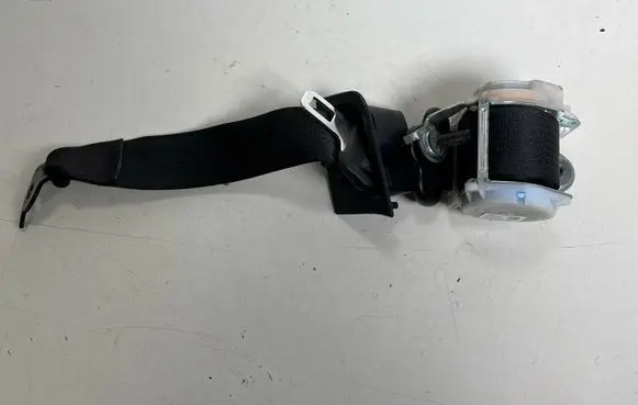 Ford Mustang VI Rear seatbelt FR3B76611B68AE