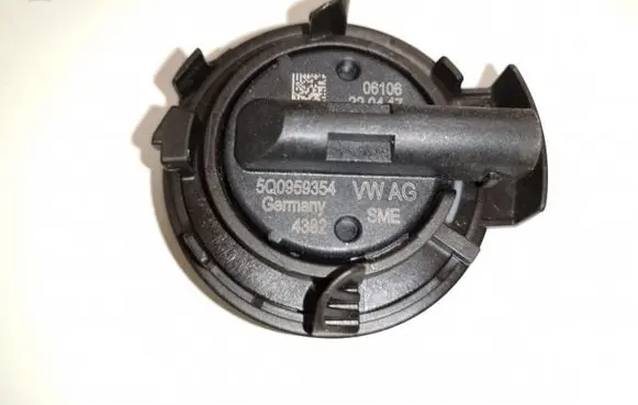 Volkswagen Golf VII Airbag deployment crash/impact sensor 5Q0959354
