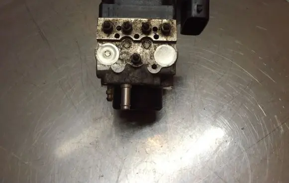 Lexus IS 200-300 ABS Pump 1338005500 4454053020