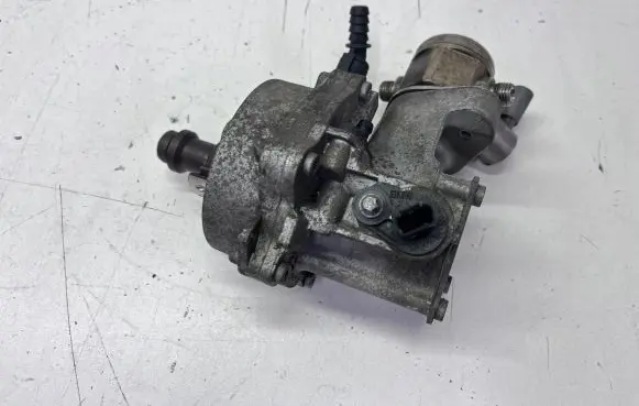 BMW X3 F25 Fuel injection high pressure pump 7610761