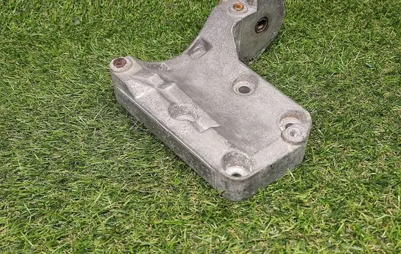 BMW 5 E39 A/C compressor mount bracket 2247421 64552247421