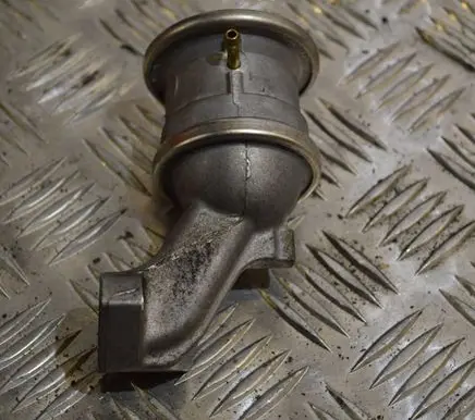 Volkswagen Touareg II EGR valve 06E131101E