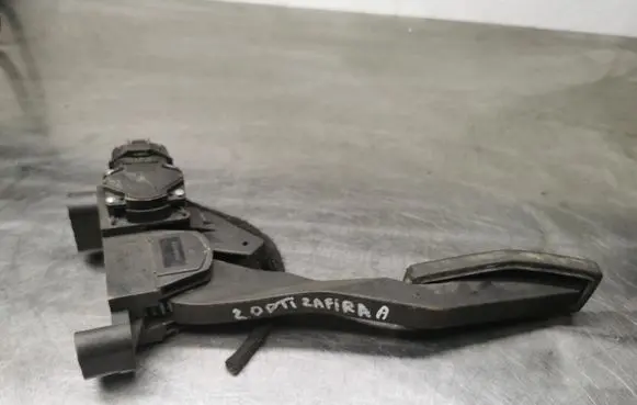 Opel Zafira A Accelerator throttle pedal 90581208