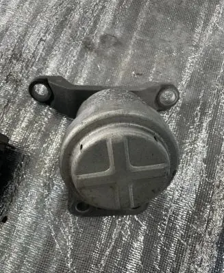 Ford Mondeo MK IV Engine mount bracket