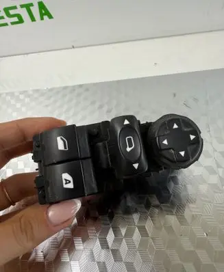 Peugeot 208 Electric window control switch