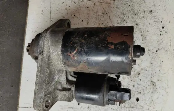Volkswagen Polo IV 9N3 Starter motor