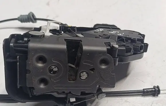 Volvo C30 Front door lock 30799311 A048069 42015B