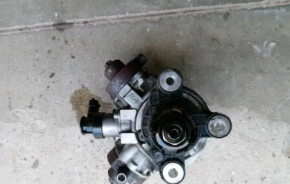 Volvo S60 Fuel injection high pressure pump 0445010618