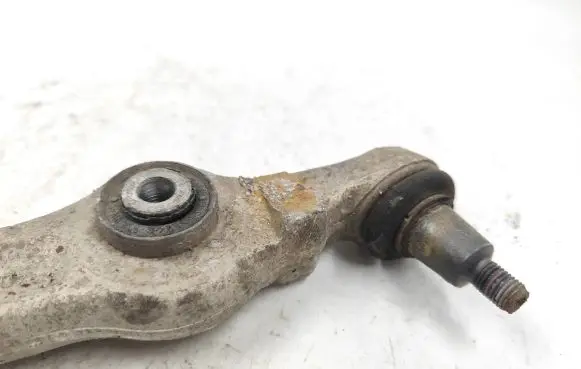 Audi A4 S4 B5 8D Front lower control arm/wishbone 4D0407155R