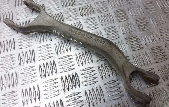 Rear control arm