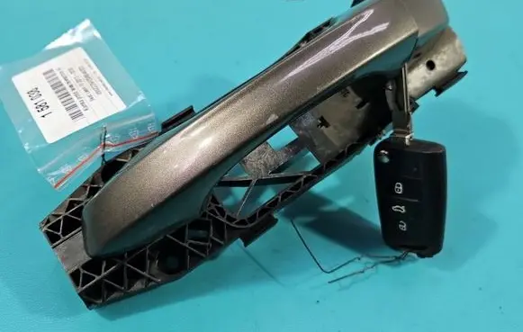 Seat Leon (5F) Front door exterior handle 5N0837885H IMPRK1581038