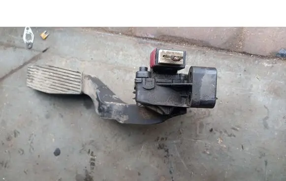 Opel Zafira B Accelerator pedal position sensor 