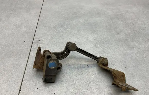 Headlight/headlamp level sensor