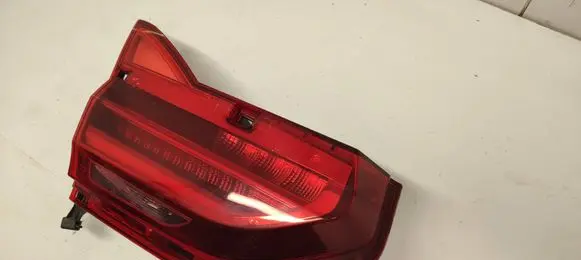 Tailgate rear/tail lights