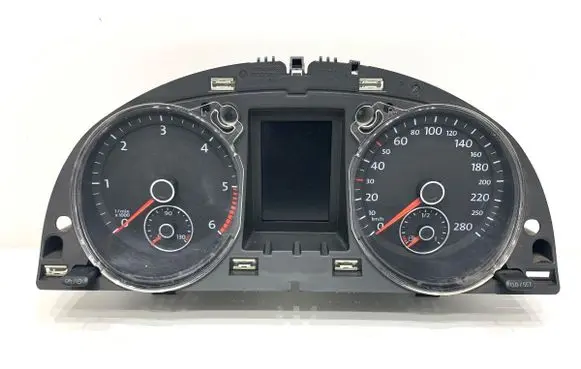 Volkswagen PASSAT CC Speedometer (instrument cluster) 3C8920870N