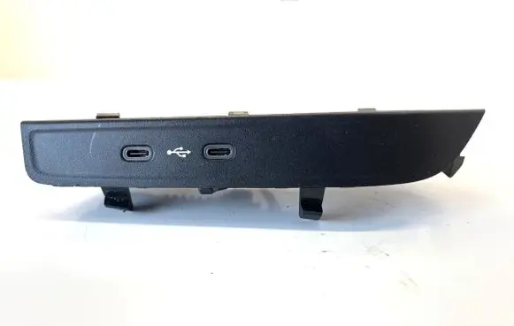 Skoda Kamiq USB socket connector 657035736