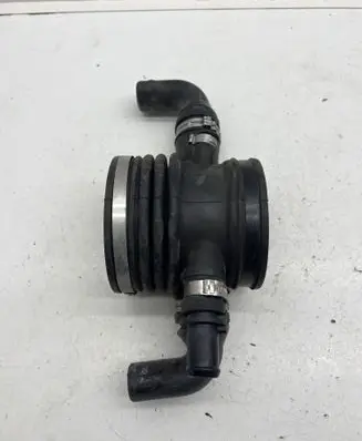 Maserati Quattroporte Air intake hose/pipe F1004061 A947