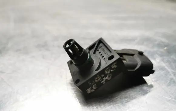 Volvo XC70 Air pressure sensor 8677288