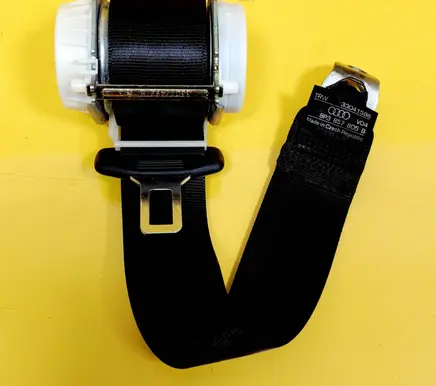 Rear seatbelt