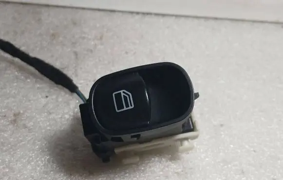 Mercedes-Benz C W203 Electric window control switch A2038200210 501807