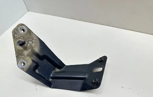 Seat Altea XL Fender mounting bracket 5p0821135