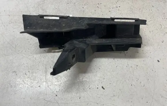 Mercedes-Benz E W212 Front bumper mounting bracket