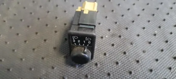 Nissan Primera Headlight level height control switch