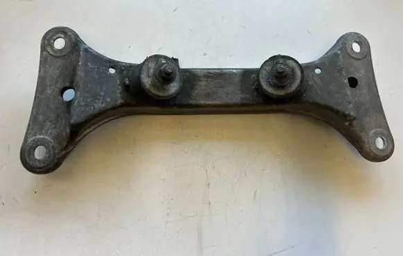 BMW 3 E90 E91 Gearbox mounting bracket 6778059