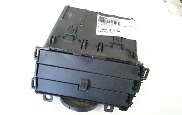 Chrysler Sebring (JS) Dash center air vent grill 1AM66TRMAC