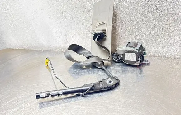 Opel Astra J Front seatbelt 617878000 13297101 13251170