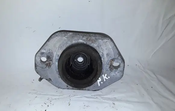 Opel Vivaro Gearbox mount 8200065989A