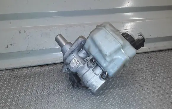Master brake cylinder