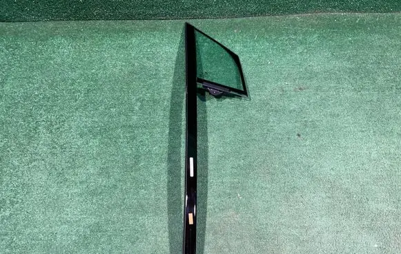 BMW i3 Front door vent window glass four-door 7289042