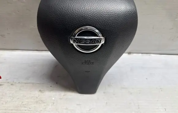 Steering wheel airbag
