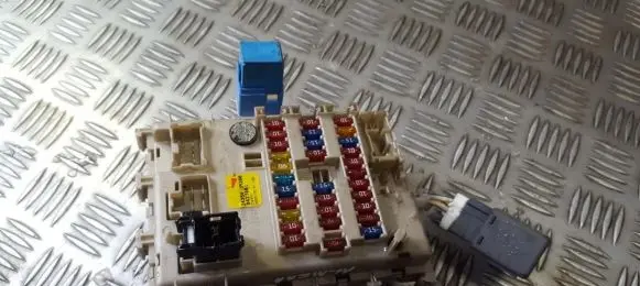 Nissan Almera N16 Fuse box set 243505M300 0427001