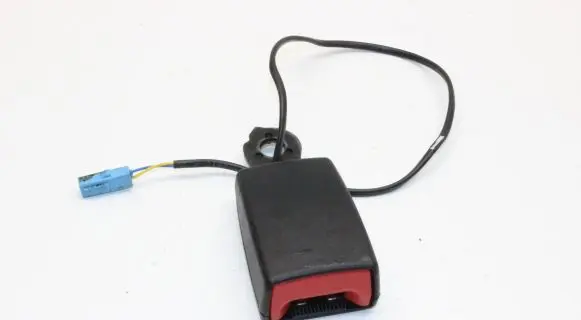 Audi TT TTS RS Mk3 8S Rear seatbelt buckle 8S8857740B