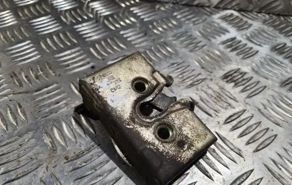 Volkswagen Golf II Coupe door lock (next to the handle) 