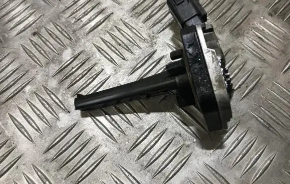 Volkswagen Touareg I Oil level sensor 