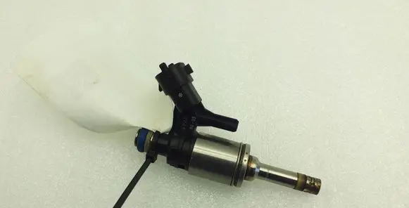 BMW 1 F20 F21 Fuel injector 0261500073 7591623
